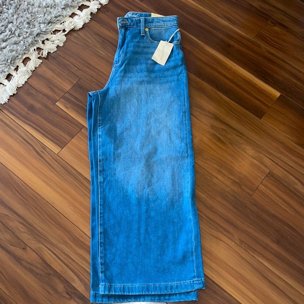 A fabulous NWT universal thread vintage fit jeans